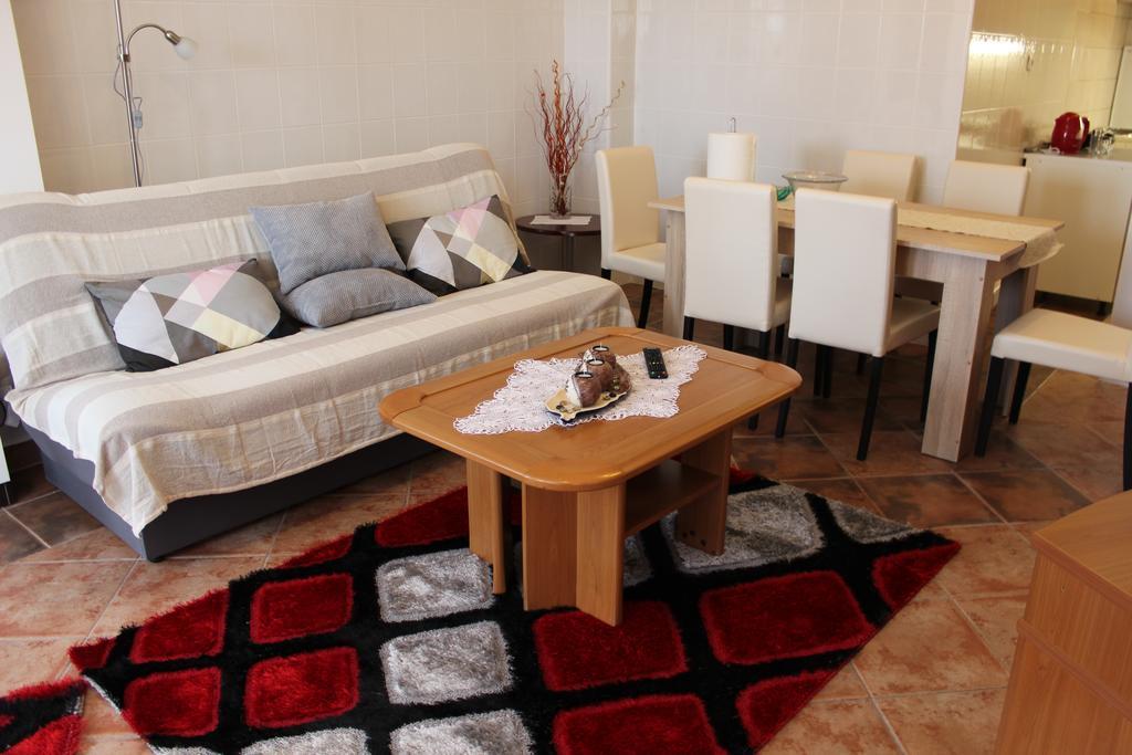 Apartment Mis Floura リエカ エクステリア 写真