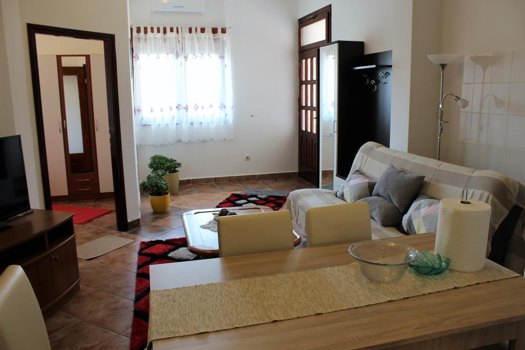 Apartment Mis Floura リエカ エクステリア 写真
